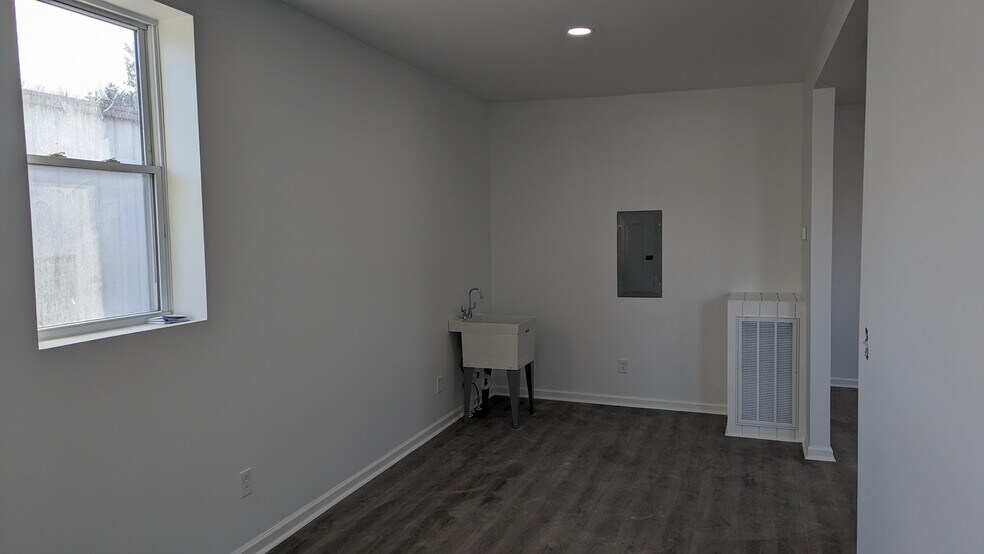 More Photos Of 1300A S Dickerson Rd, Nashville Light Manufacturing For Sale