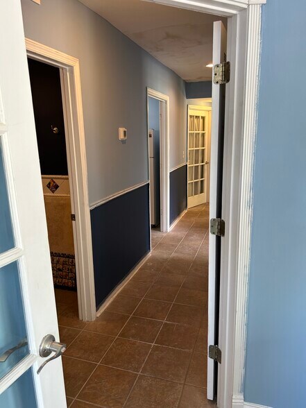 More Photos Of 609 S Himes Ave, Tampa Office For Lease