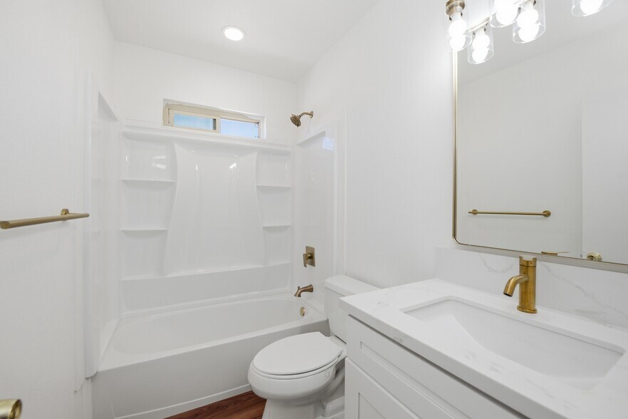 More Photos Of 635 Emory St, Imperial Beach Apartments For Sale