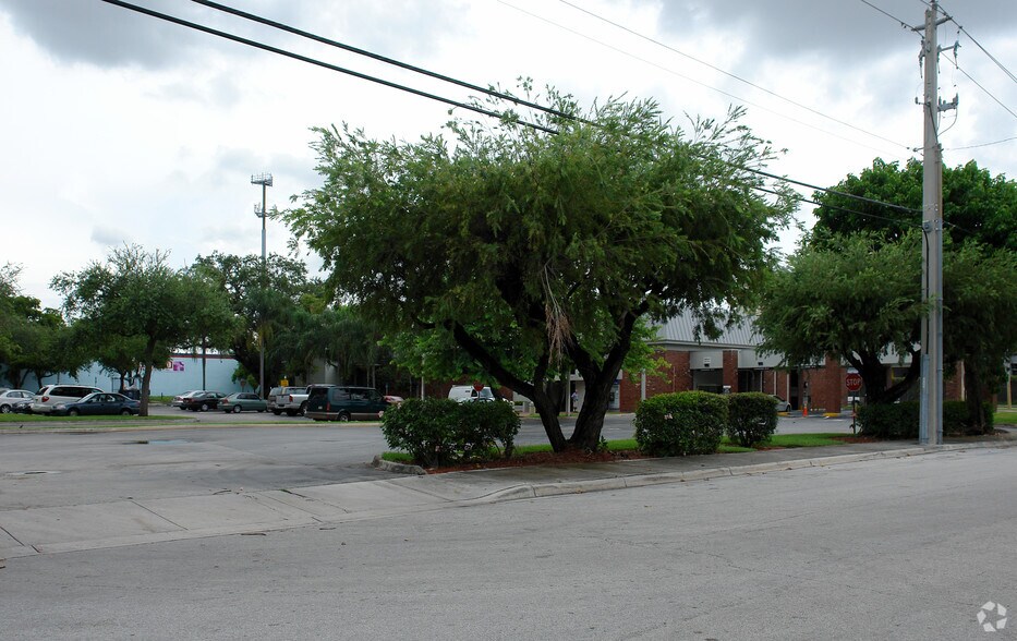 More Photos Of 1400 NW 20th St, Miami Bank For Sale