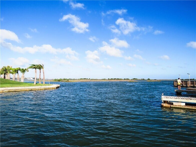 More Photos Of 1330 S Commercial St, Aransas Pass Hotel For Sale