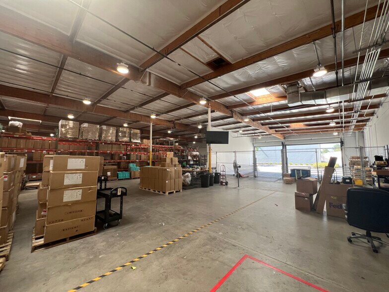 More Photos Of 21123 Nordhoff St, Chatsworth Warehouse For Lease
