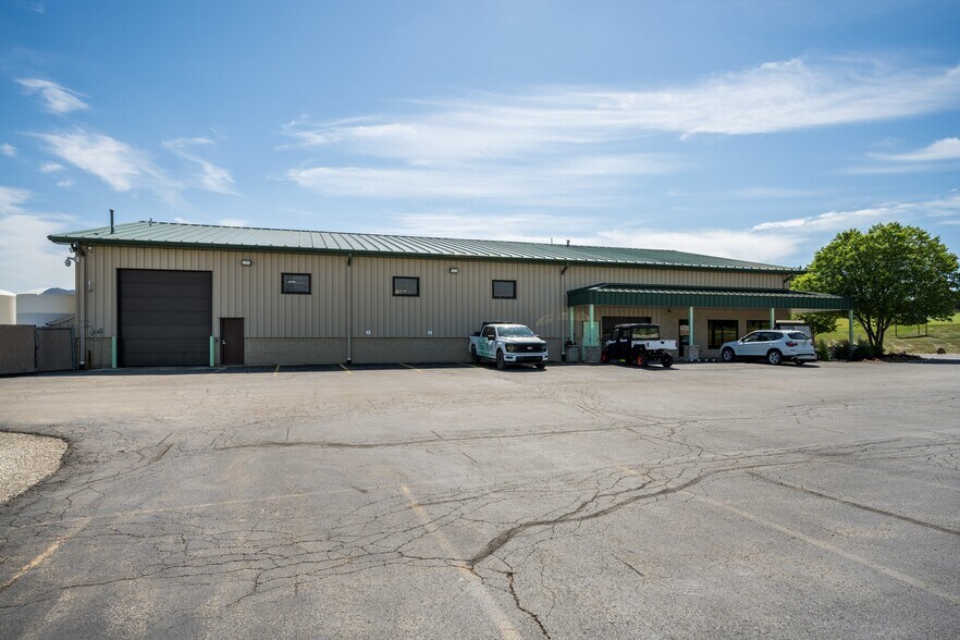More Photos Of 2101 Route 176, Prairie Grove Showroom For Sale
