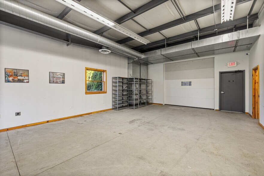 More Photos Of 9505 Emahiser rd, Caledonia Distribution For Sale