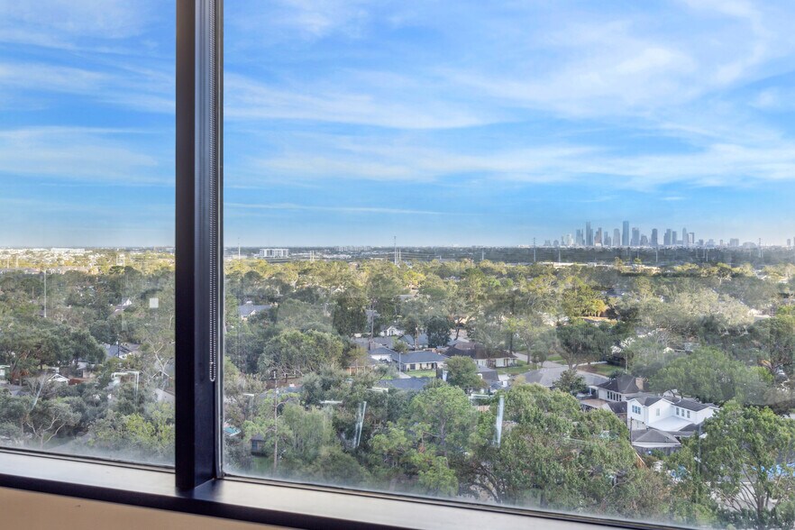 More Photos Of 2707 N Loop W, Houston Office For Lease