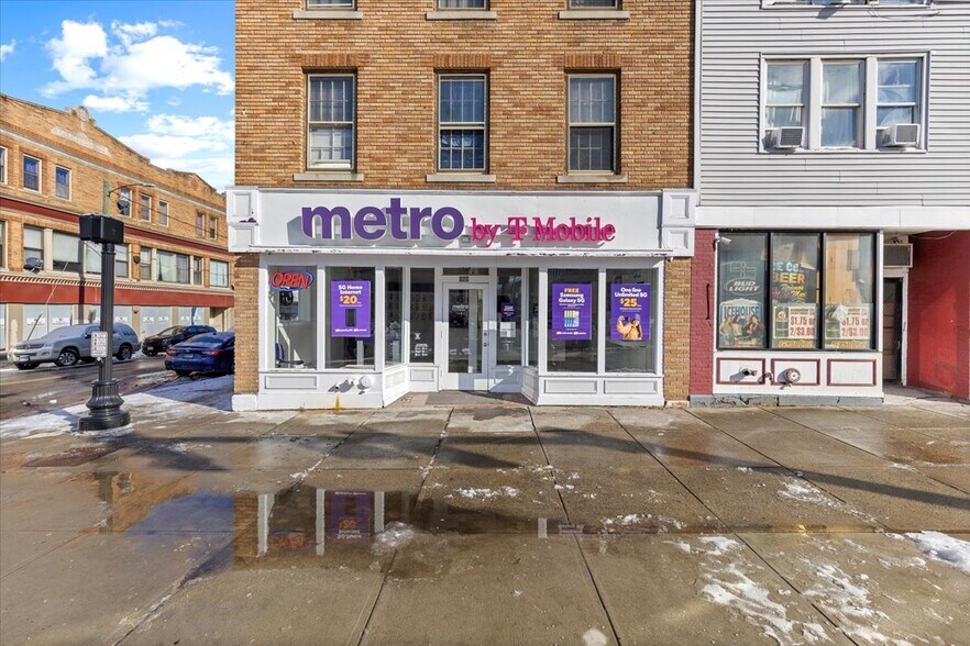 More Photos Of 666-668 Main St, Middletown Apartments For Sale