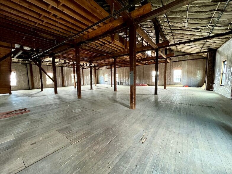 More Photos Of 104 Smith Ave, Kingston Warehouse For Lease