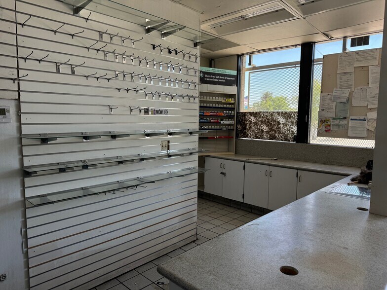 More Photos Of 357 E Tulare St, Dinuba Convenience Store For Sale
