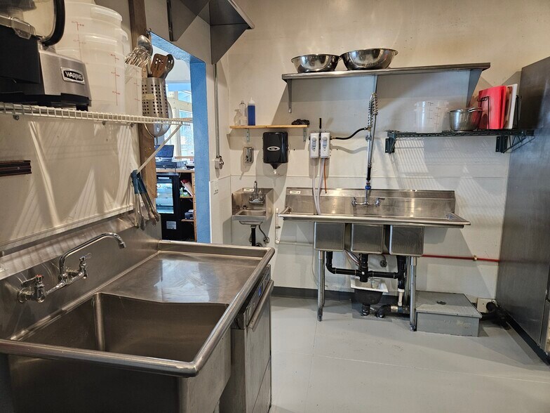 More Photos Of 620 E Sierra Ave, Portola Restaurant For Sale