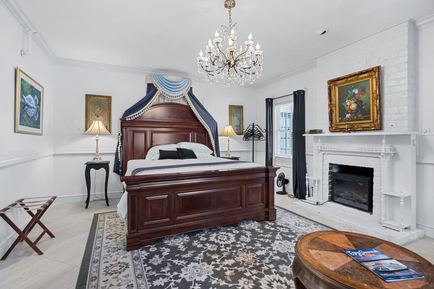 More Photos Of 402 E Gaston St, Savannah Hospitality For Sale