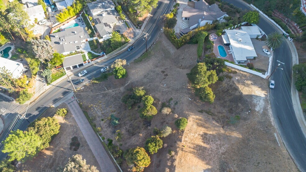 More Photos Of 16652 Calneva dr, Encino Land For Sale