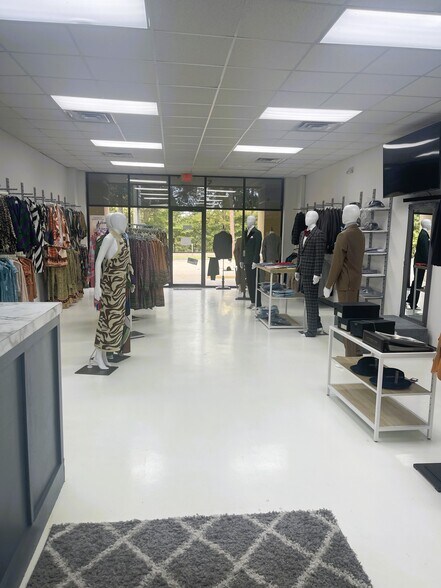 More Photos Of 13510-13520 Perkins Rd, Baton Rouge Storefront Retail Office For Lease