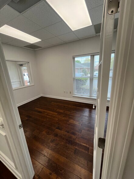 More Photos Of 2526 Plantation Center Dr, Matthews Medical For Lease