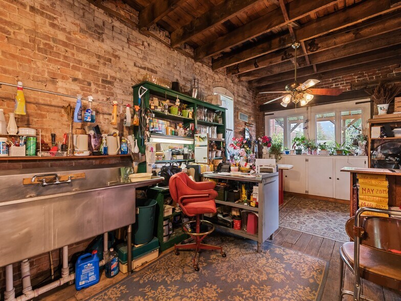 More Photos Of 123 S Main St, Waynesville Office For Sale