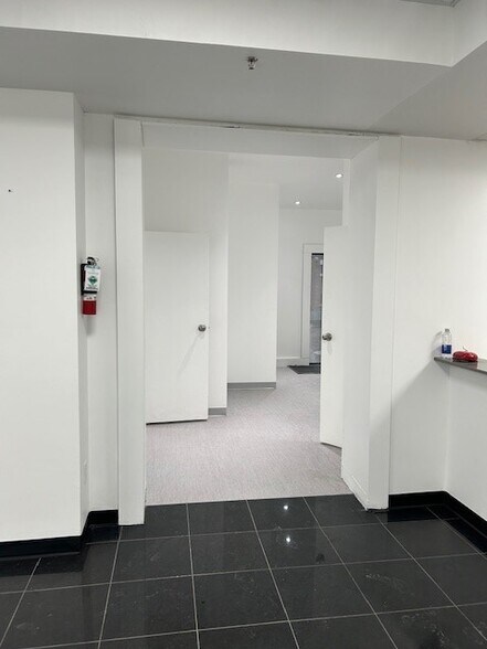 More Photos Of 2310 Rue Guy, Montréal Apartments For Lease