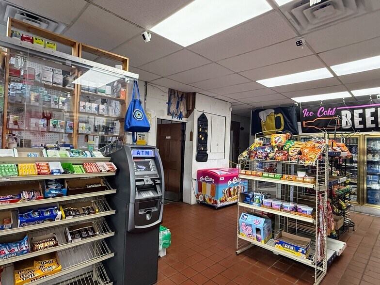 More Photos Of 4389 University Blvd S, Jacksonville Service Station For Sale