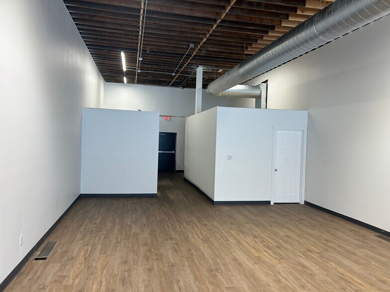 More Photos Of 320 9th St, Sheldon General Retail For Sale