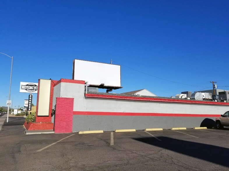 More Photos Of 3114 E Cactus Rd, Phoenix Freestanding For Sale