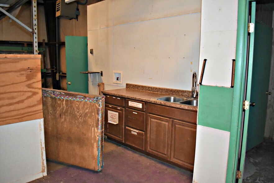 More Photos Of 11275 Edge Hill Rd, Newburg Service For Sale