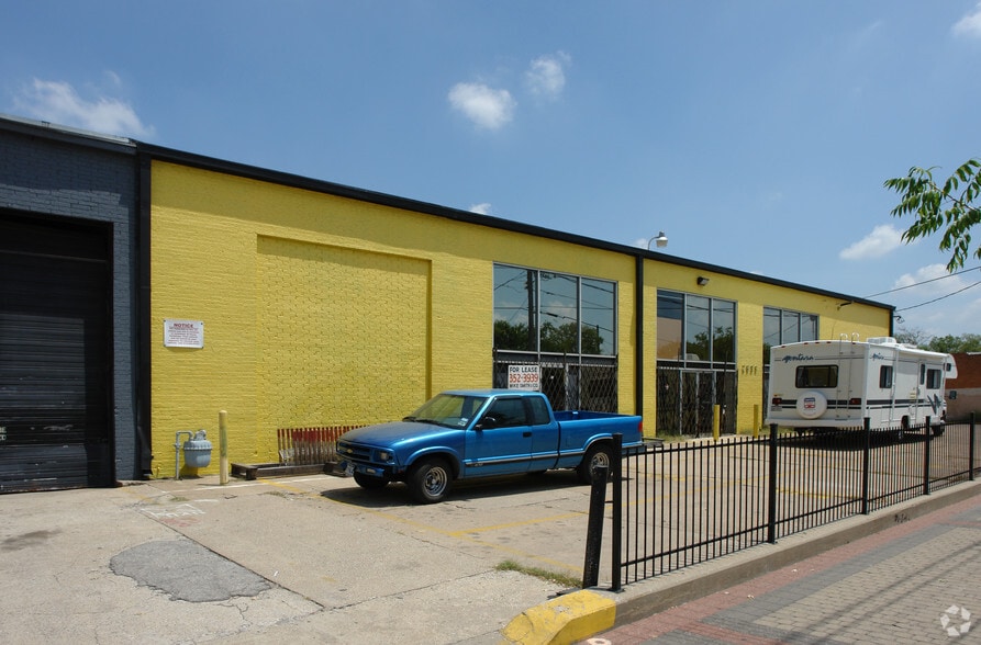 More Photos Of 2639 Main St, Dallas Restaurant For Lease