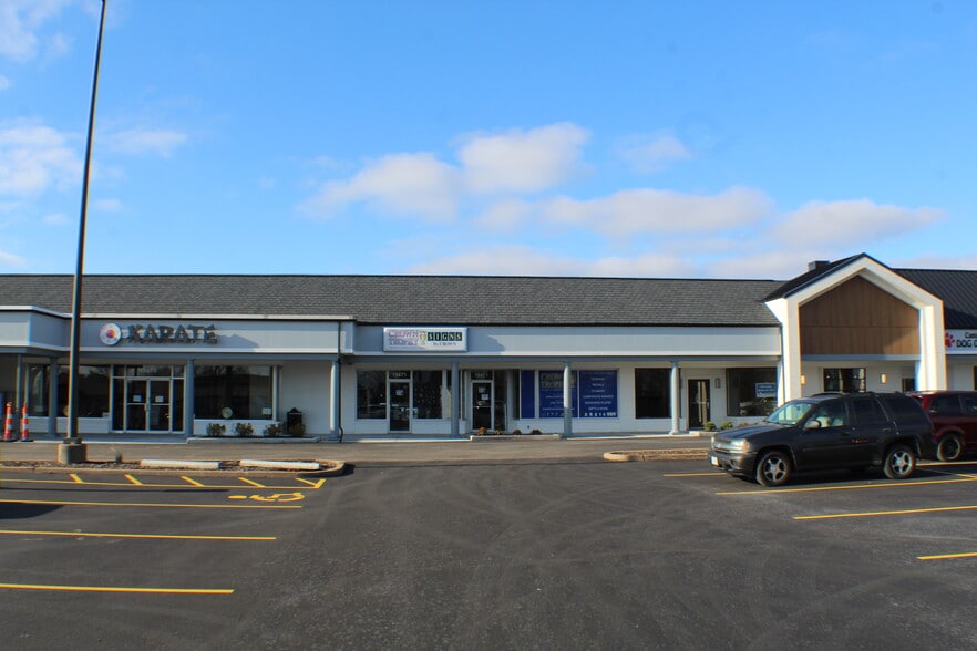 More Photos Of 15425-15495 Clayton Rd, Ballwin Unknown For Lease