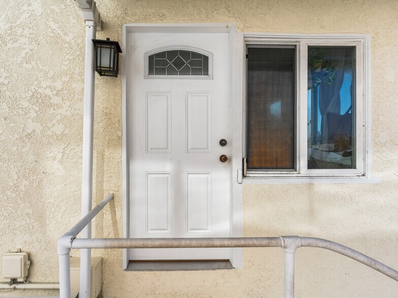 More Photos Of 424 S Pacific Coast Hwy, Redondo Beach Storefront Retail Residential For Lease