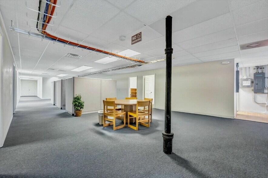 More Photos Of 902 E New Haven Ave, Melbourne Coworking Space