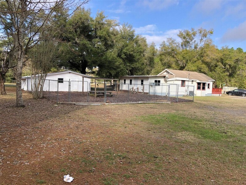 Primary Photo Of 24621 Doc Karelas Dr, Newberry Daycare Center For Lease