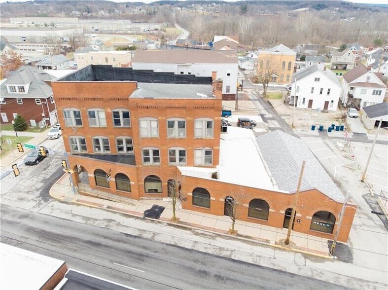 More Photos Of 10 S 4th St, Youngwood Office For Lease
