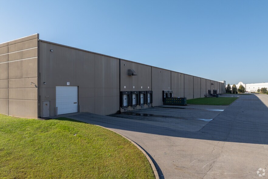 More Photos Of 350 Salem Rd, Jeffersonville Warehouse For Lease