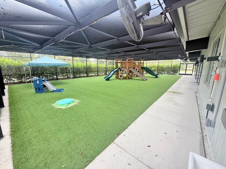 More Photos Of 6051 Bayshore Dr, Naples Daycare Center For Sale