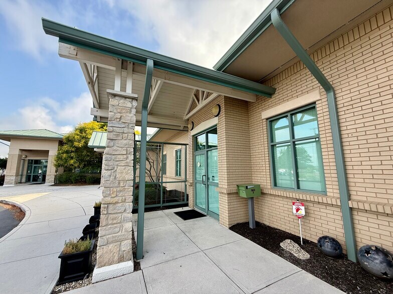 Primary Photo Of 1725 Western Ave, Findlay Medical For Sale