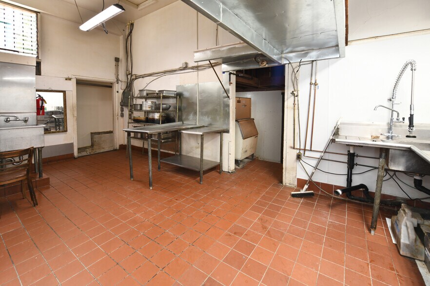 More Photos Of 1829 Euclid Ave, Berkeley Restaurant For Sale