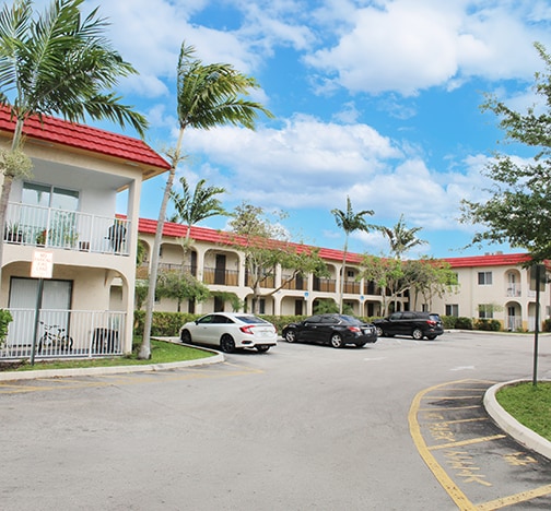Primary Photo Of 5850-5890 NW 17th Plz, Sunrise Apartments For Sale