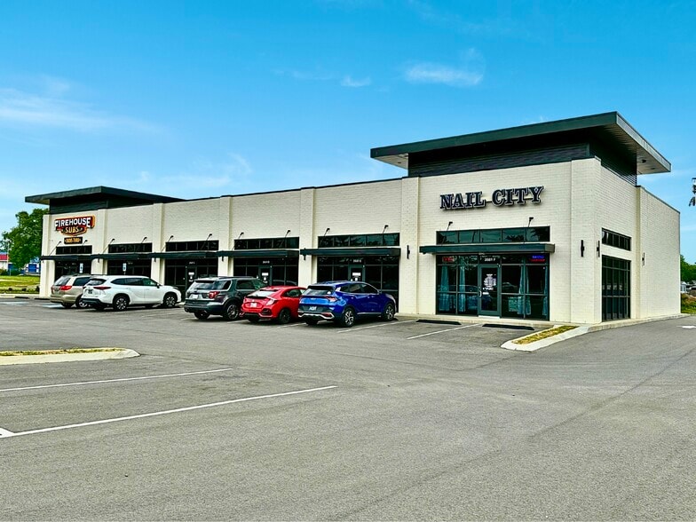 More Photos Of 106 Collier Rd, Clarksville Storefront Retail Office For Lease