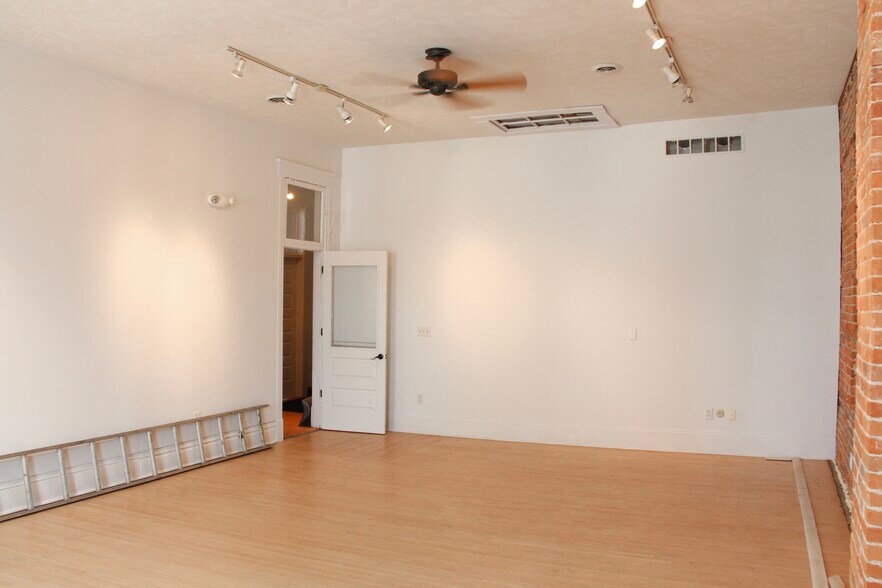 More Photos Of 221-223 E State St, Rockford Storefront Retail Residential For Lease