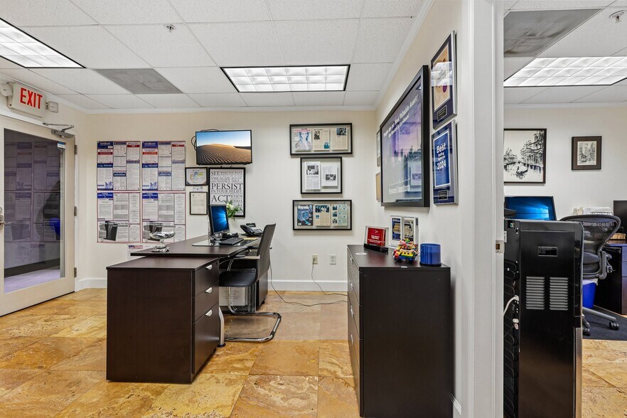 More Photos Of 1110 Brickell Ave, Miami Office For Sale