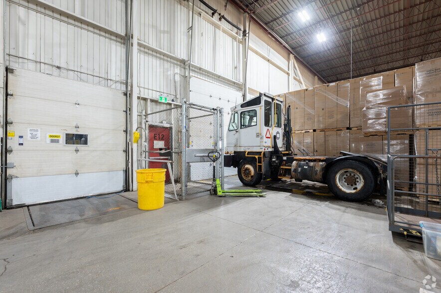 More Photos Of 6757 Northwest Dr, Mississauga Distribution For Lease