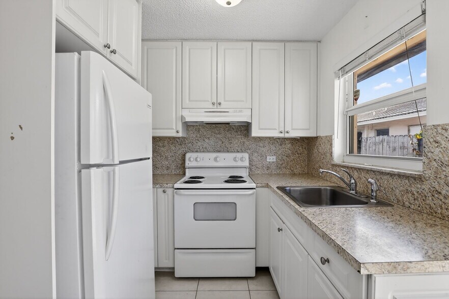 More Photos Of 4825 NE 23rd Ave, Fort Lauderdale Apartments For Sale