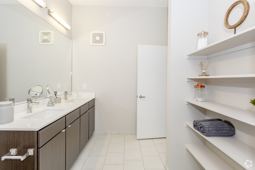 More Photos Of 1000 Berkley Pky, Kansas City Apartments For Sale
