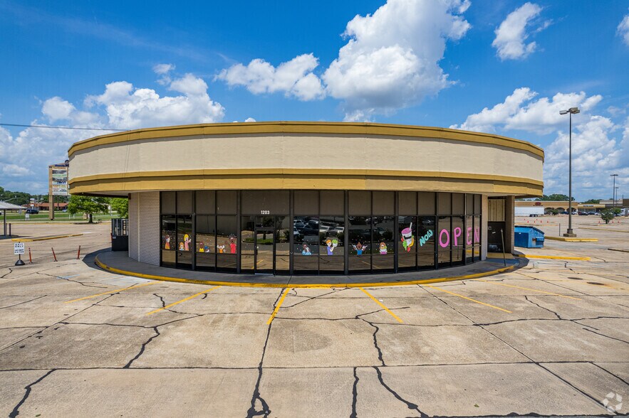 More Photos Of 1203-1295 Shreveport Barksdale Hwy, Shreveport Department Store For Sale