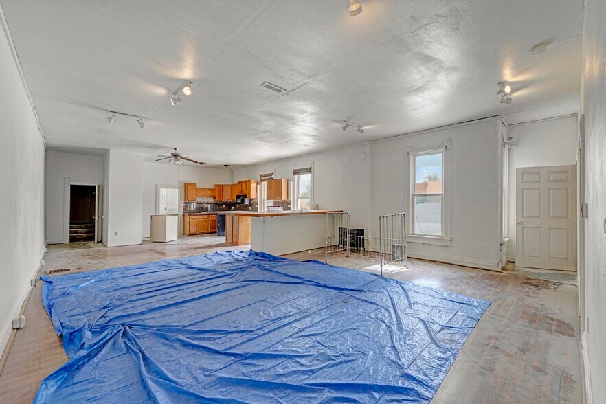 More Photos Of 122 W Main St, Florence Storefront For Sale