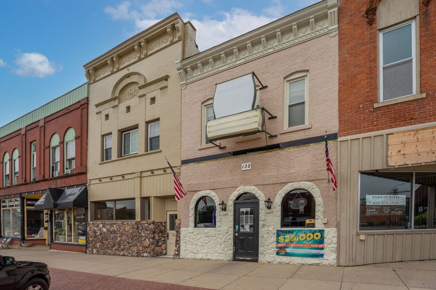 More Photos Of 132 N State St, Belvidere Restaurant For Sale