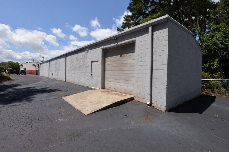 More Photos Of 4652B Jonesboro Rd, Forest Park Specialty For Lease