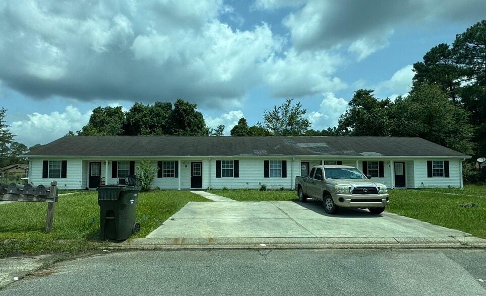 More Photos Of 1108 Crosby St, Waycross Apartments For Sale
