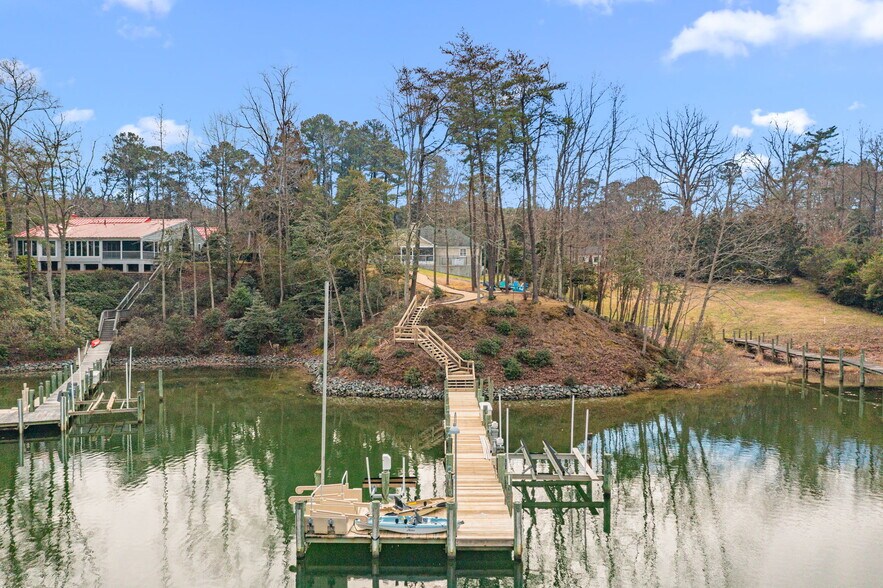 Primary Photo Of 97 Currell Cove Ln, White Stone Specialty For Sale