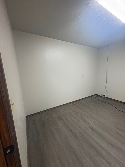 More Photos Of 410 S Eagle Ln, Oklahoma City Manufacturing For Lease