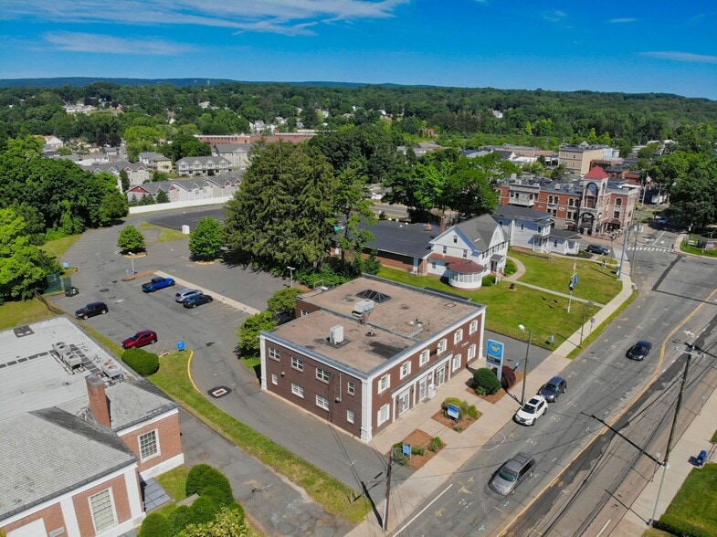 More Photos Of 132 Main St, Southington Bank For Lease