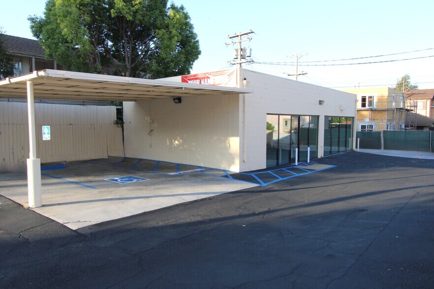 Primary Photo Of 1844 W Glenoaks Blvd, Glendale Freestanding For Lease