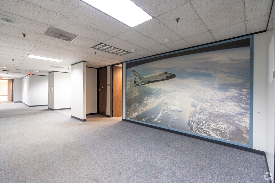 More Photos Of 600 Gemini St, Houston Office For Lease